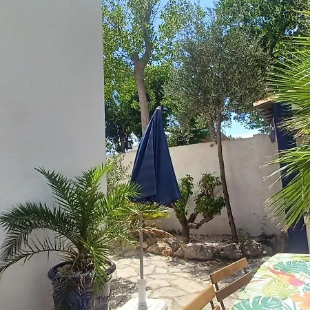 Avec Jardin Et Apartmán *