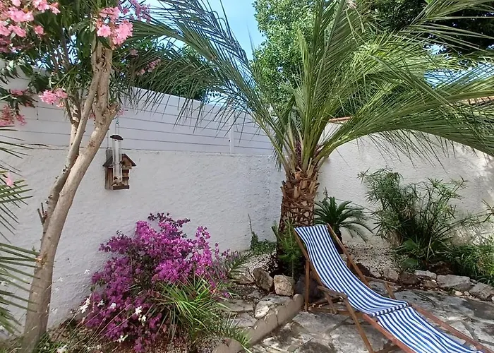 Avec Jardin Et Valras-Plage