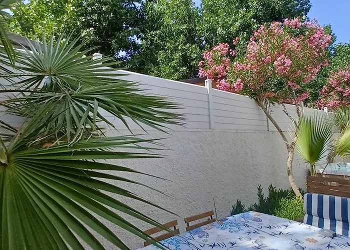 Apartment Avec Jardin Et
